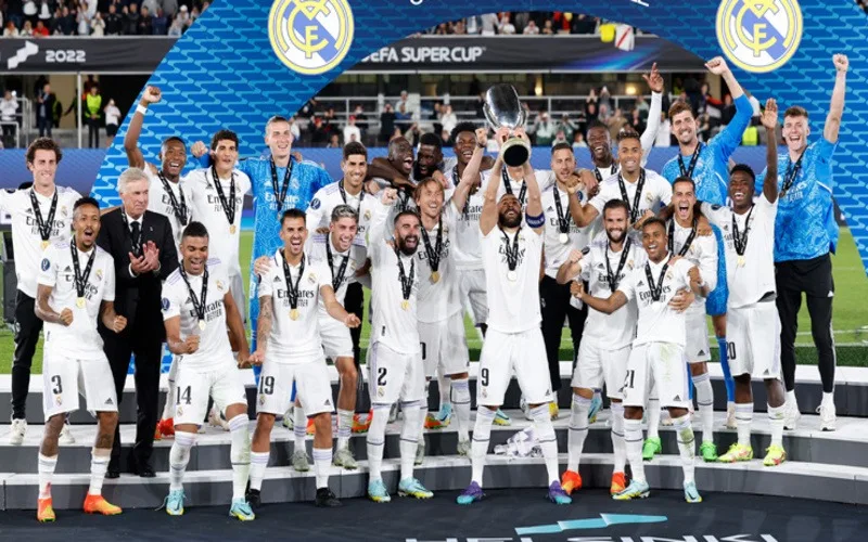 sieu cup chau au la gi tim hieu giai dau danh gia uefa